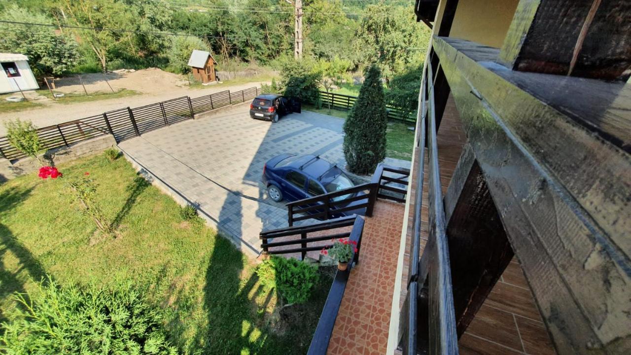 Popasul Galesean Hotell Galesu Exteriör bild
