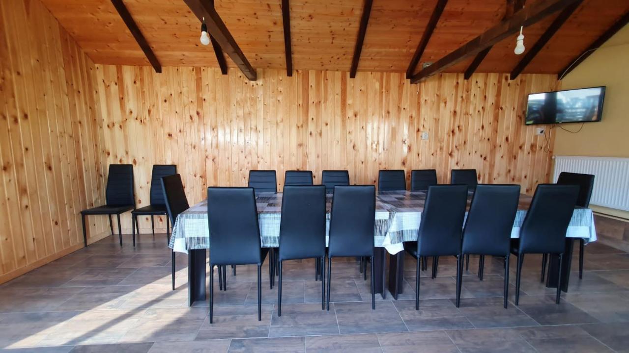 Popasul Galesean Hotell Galesu Exteriör bild
