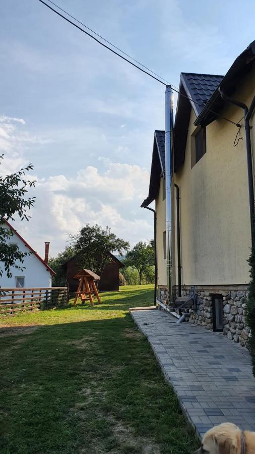Popasul Galesean Hotell Galesu Exteriör bild