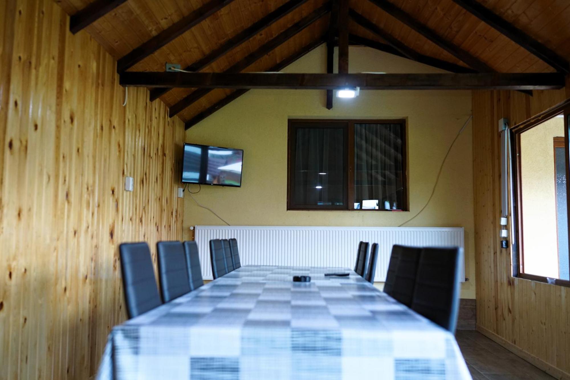 Popasul Galesean Hotell Galesu Exteriör bild