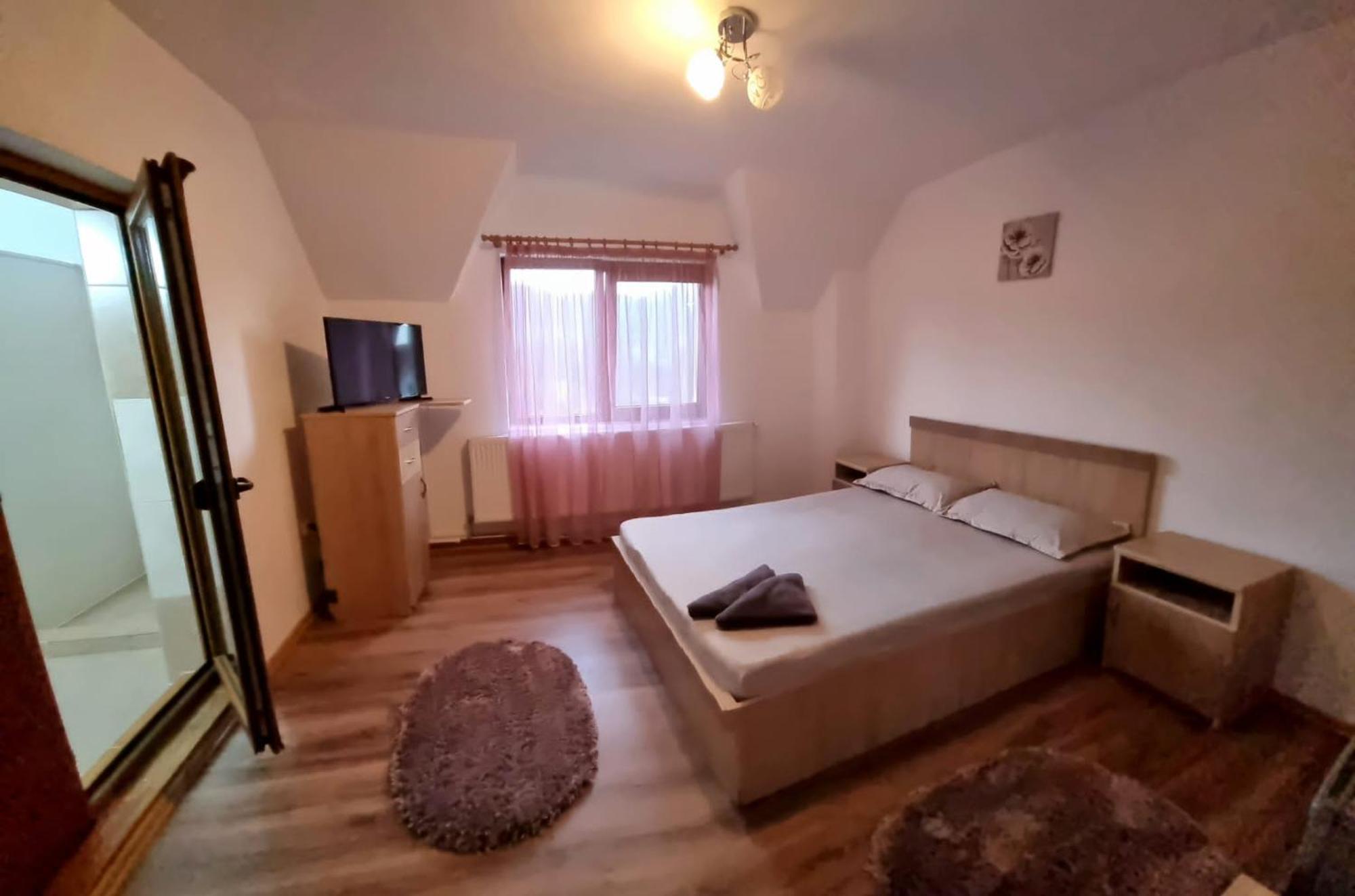 Popasul Galesean Hotell Galesu Exteriör bild