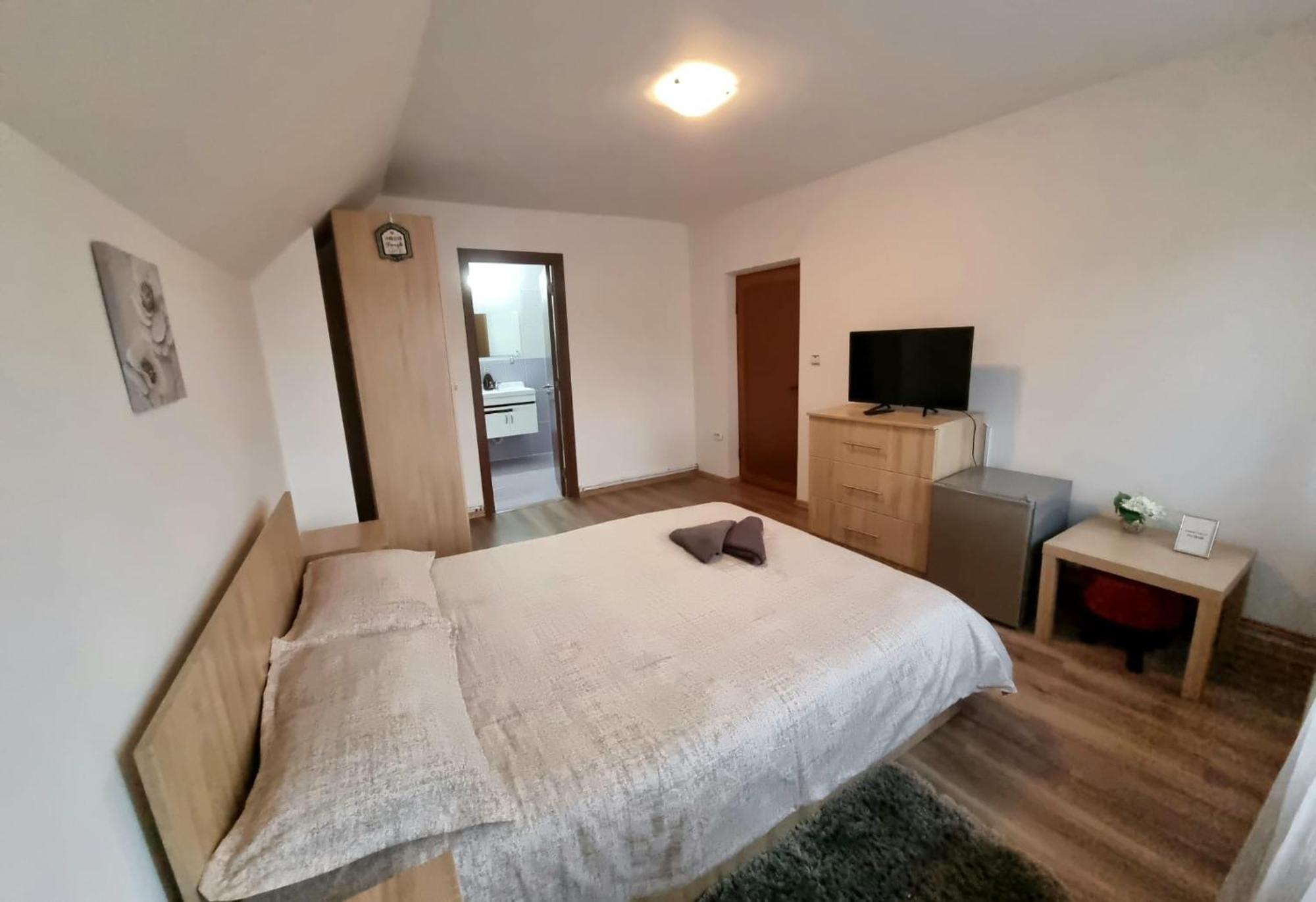 Popasul Galesean Hotell Galesu Exteriör bild